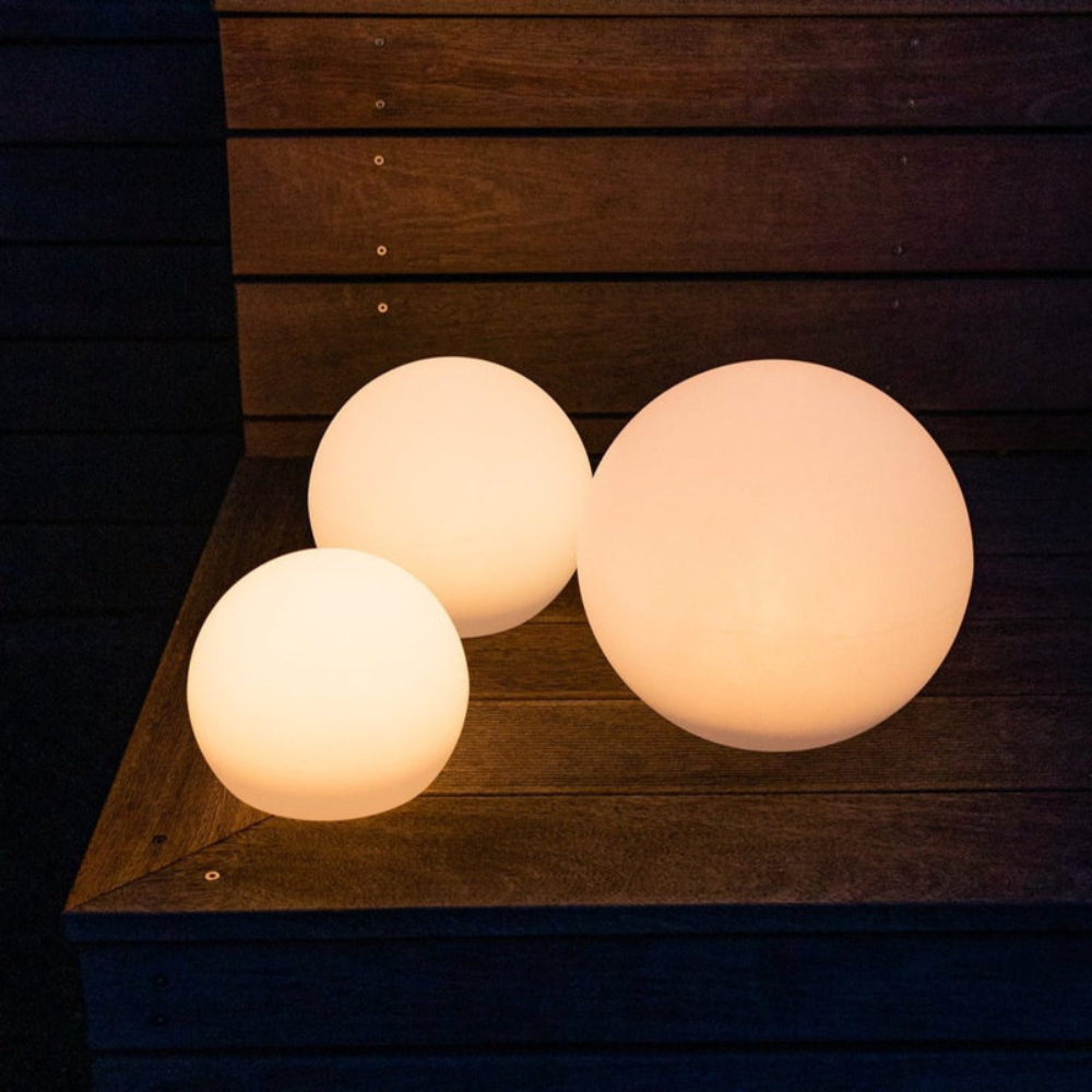 Outdoor Sphere Garden Light | with Color Change