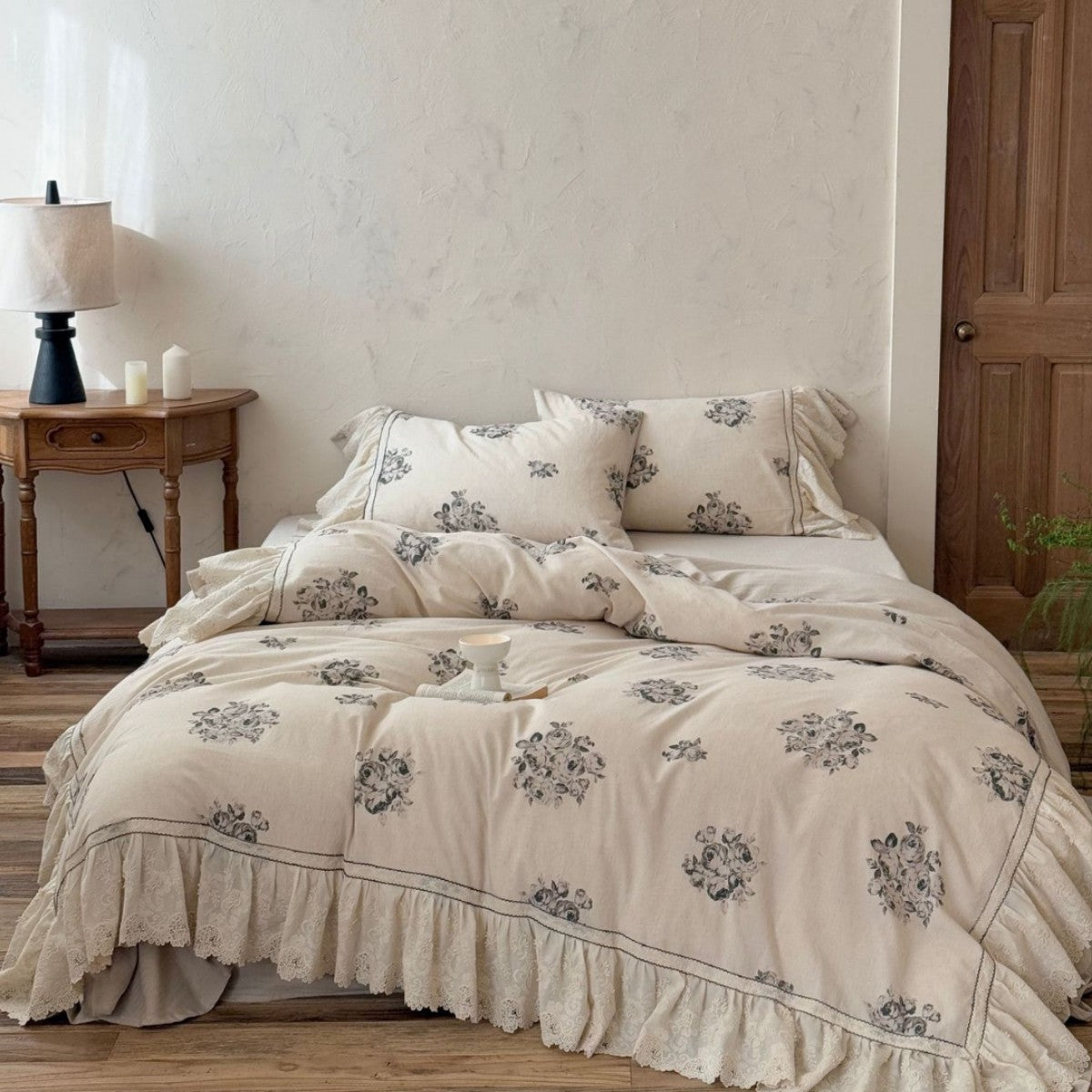 Vintage Roses Bedding Set Made of Cotton-Linen with Ruffle and Lace