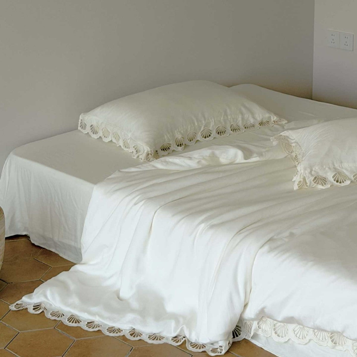 Bedding set made of organic cotton with cutwork borders