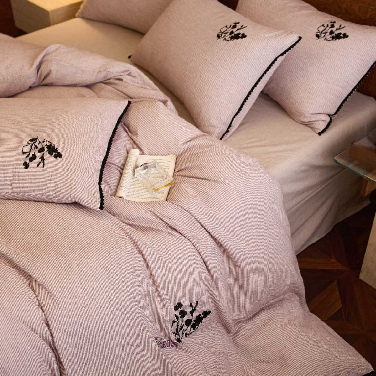 High-quality cotton blend bedding set with embroidery