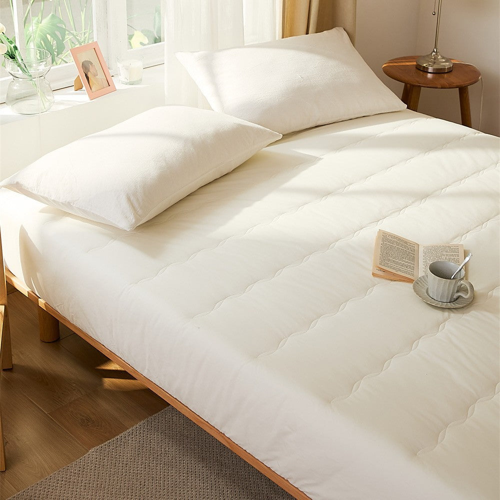 Breathable climate-regulating topper with hollow fiber filling and elastic all-round rubber