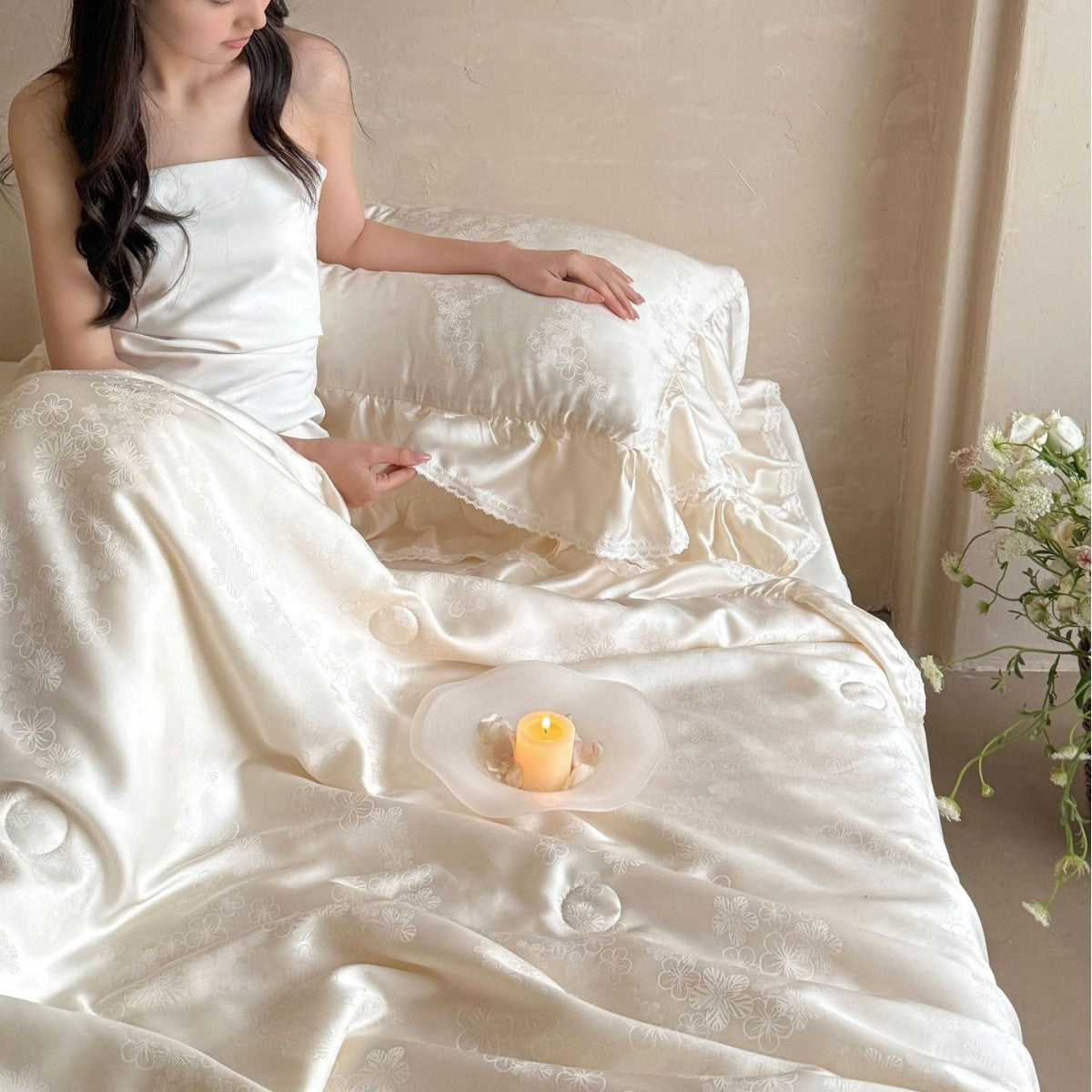 Satin-Duvet cover set with delicate ruffles and tonal jacquard floral relief
