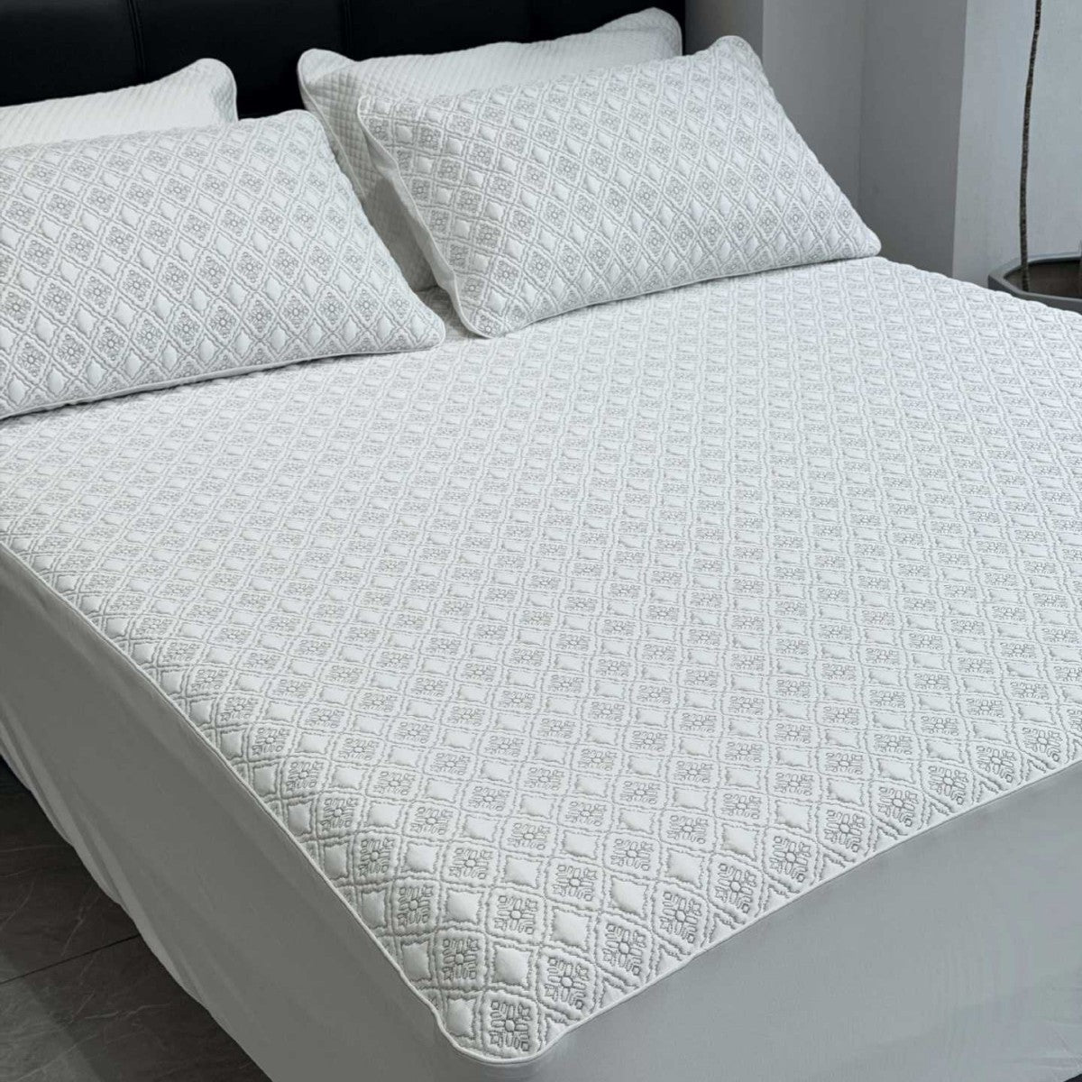 Quilted cotton bedspread set with honeycomb quilting, lace trim, and matching pillow covers