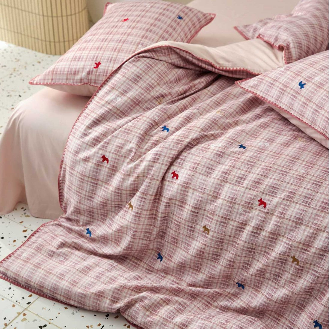Checked cotton bedding set with delicate animal embroideries