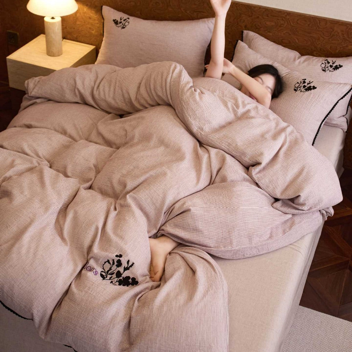 High-quality cotton blend bedding set with embroidery