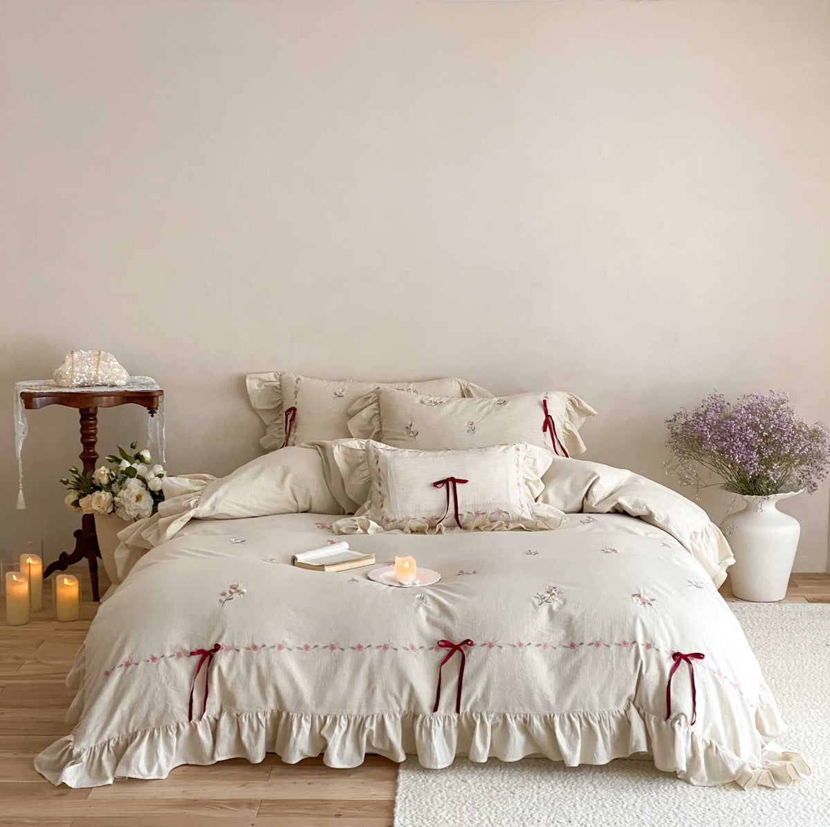 Bedding set made of cotton percale with frill hem, floral embroidery, and decorative ribbons