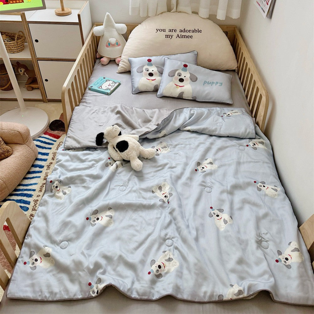Kids bedding set with lightweight quilted blanket and cute animal print