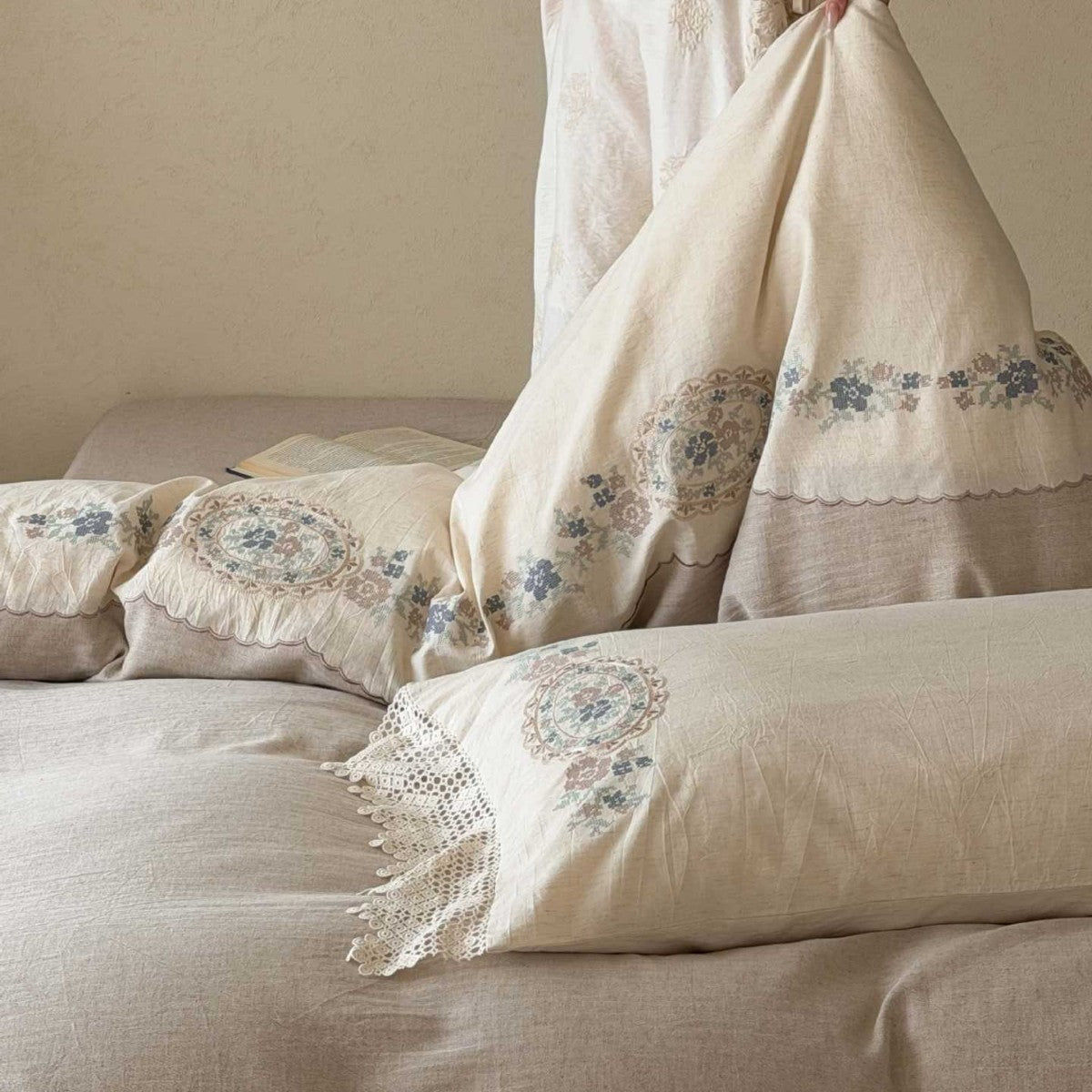 Romantic bedding set made of linen-cotton mix with lace trim and floral embroidery