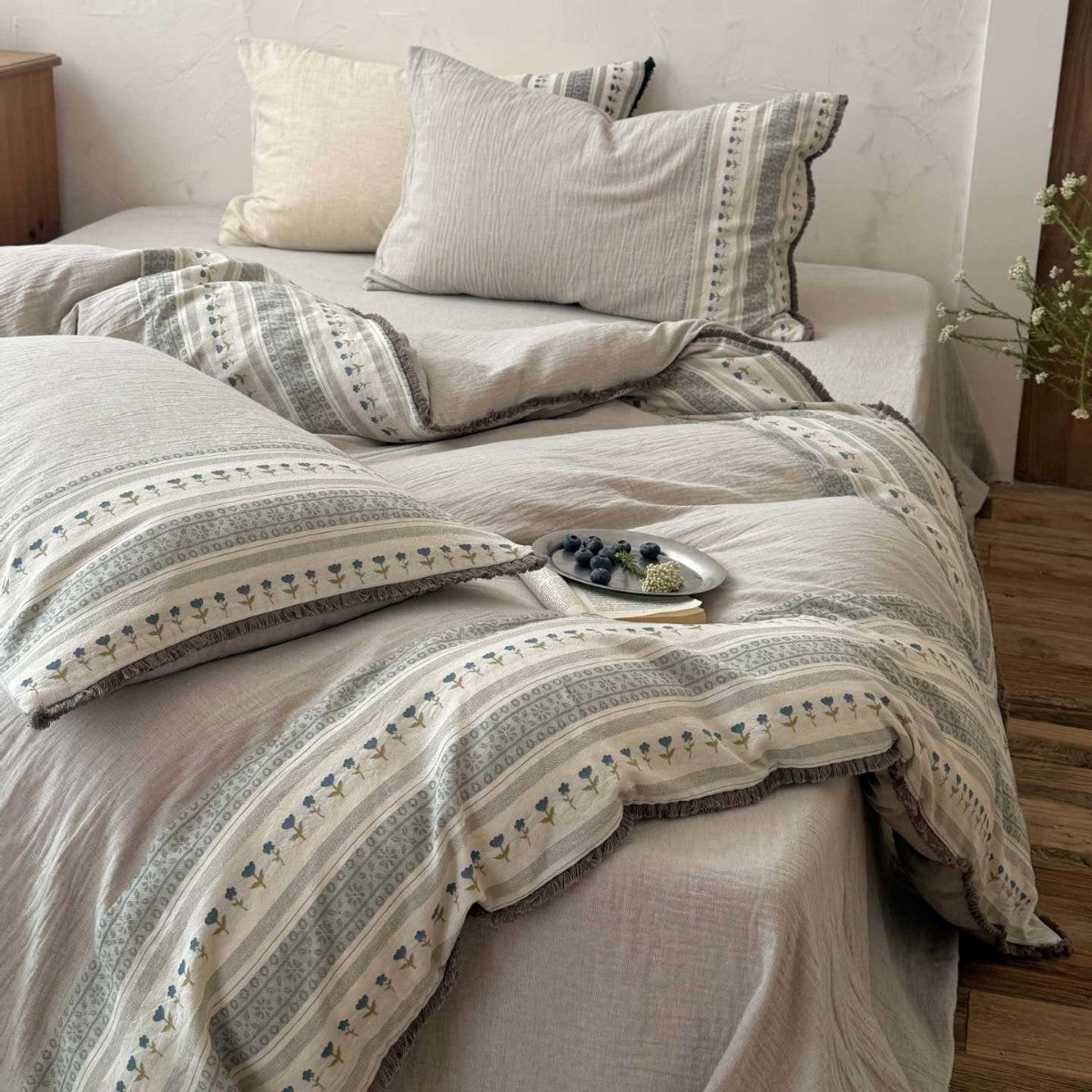 Country house style bedding set with striped floral border and fringes