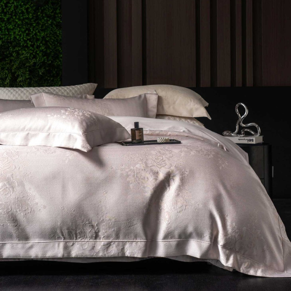 Elegant jacquard bedding set with floral relief and quilted bedspread