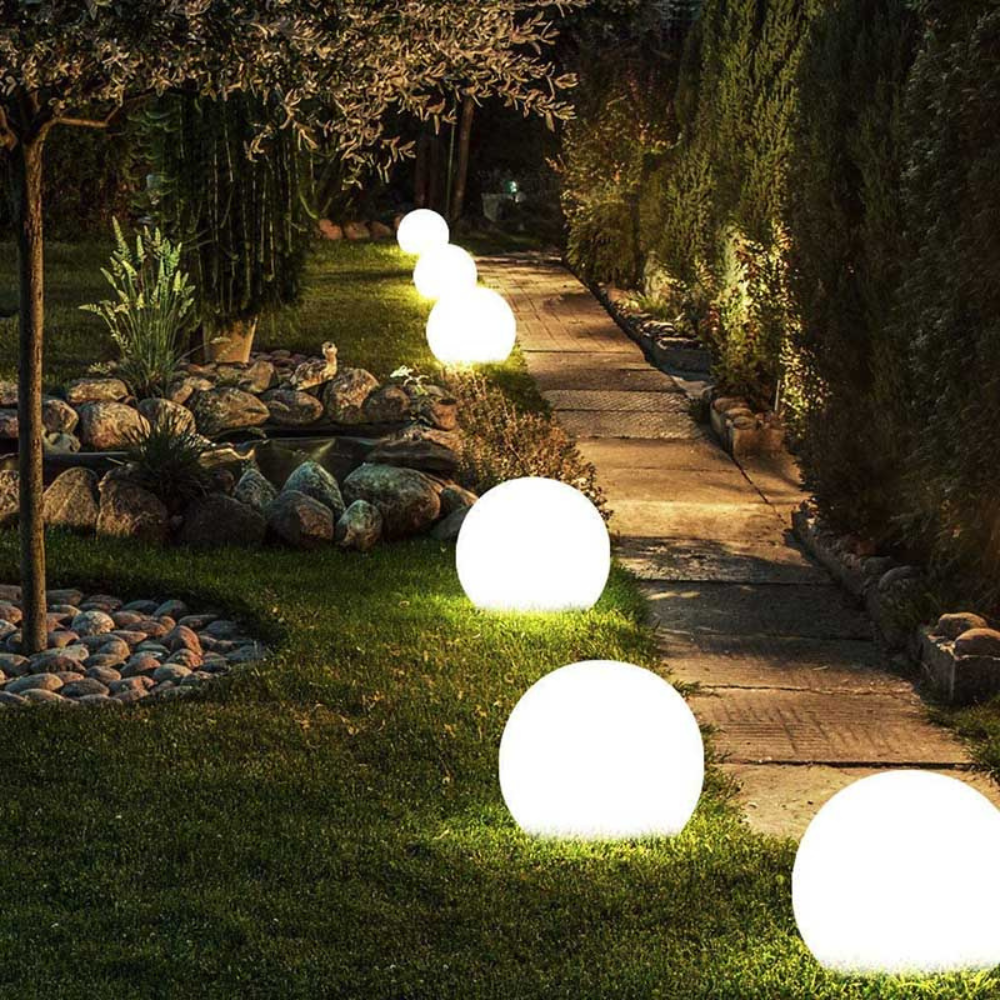 Outdoor Sphere Garden Light | with Color Change