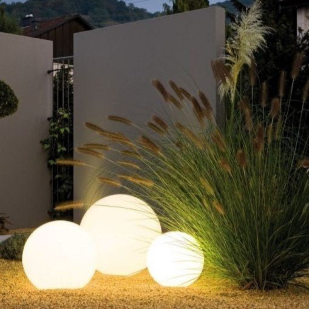 Outdoor Sphere Garden Light | with Color Change