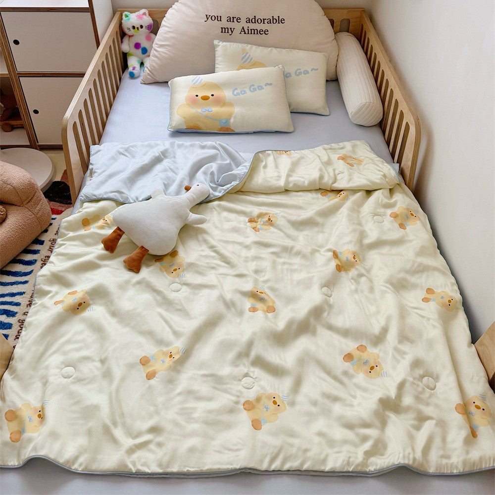 Kids bedding set with lightweight quilted blanket and cute animal print