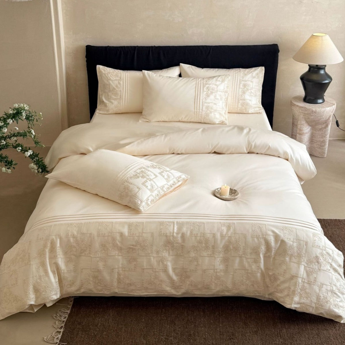 Satin bedding set with woven relief patterns and extra fine thread count