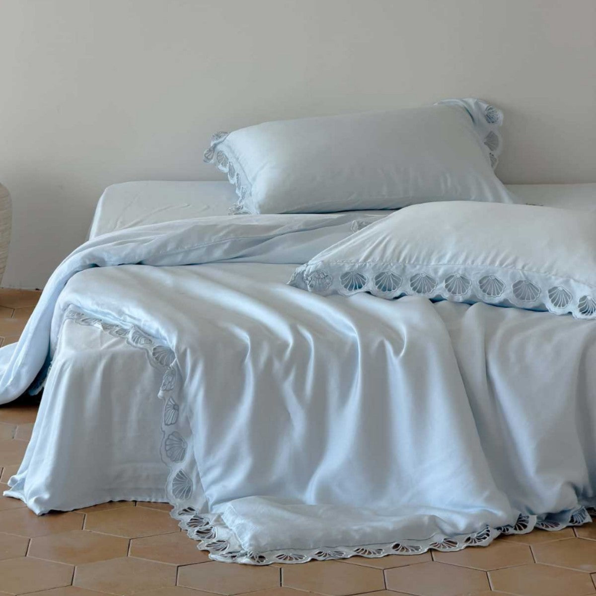Bedding set made of organic cotton with cutwork borders