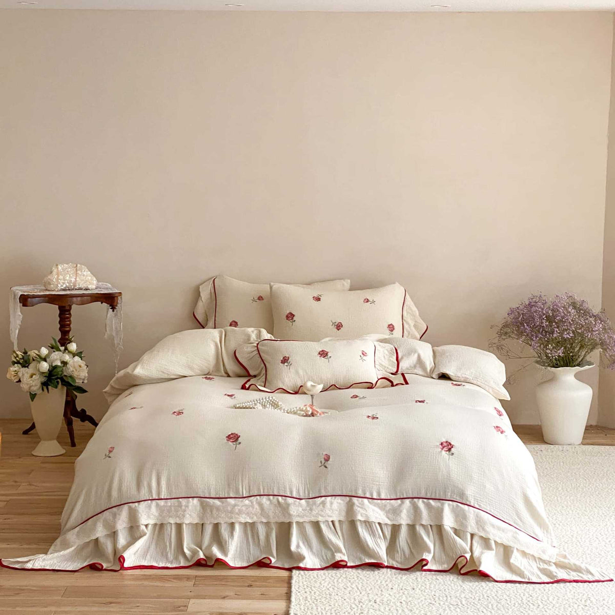 Bedding set made of cotton percale with frill hem, floral embroidery, and decorative ribbons