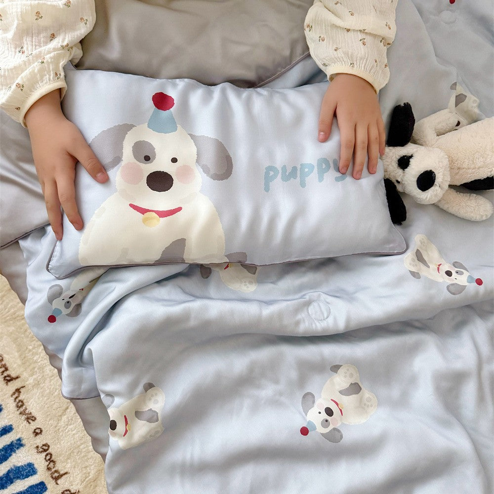 Kids bedding set with lightweight quilted blanket and cute animal print