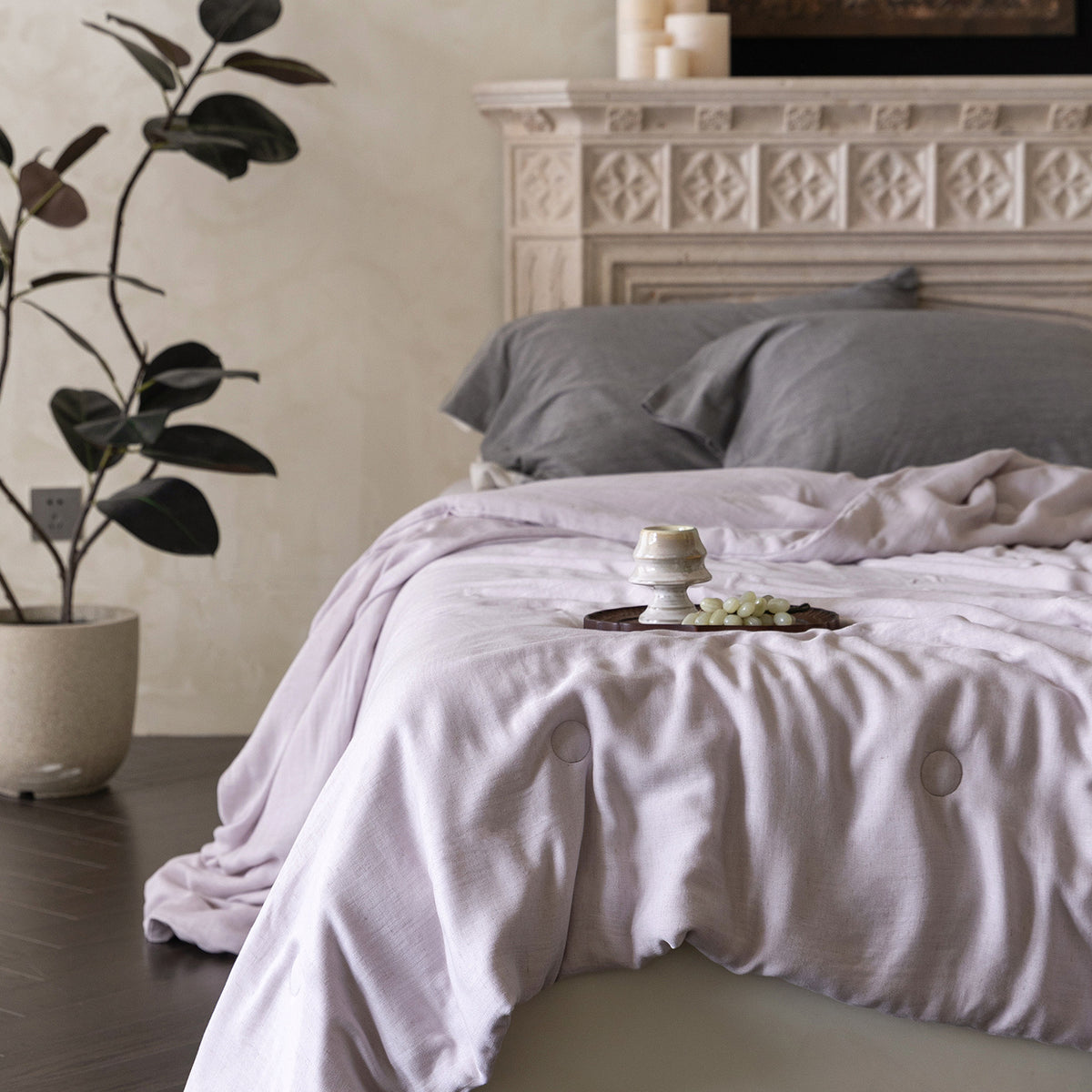 Linen duvet cover with natural washed look and concealed button closure