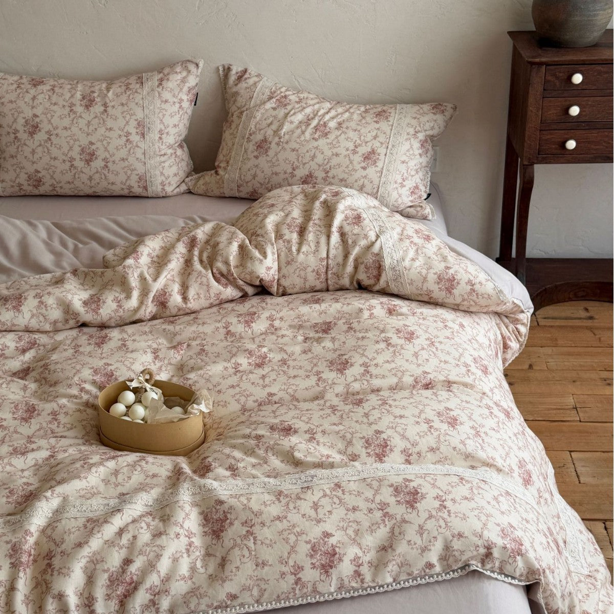 Cotton Percale Duvet Cover Set with Country Flower Pattern, Reversible Function and Lace Border