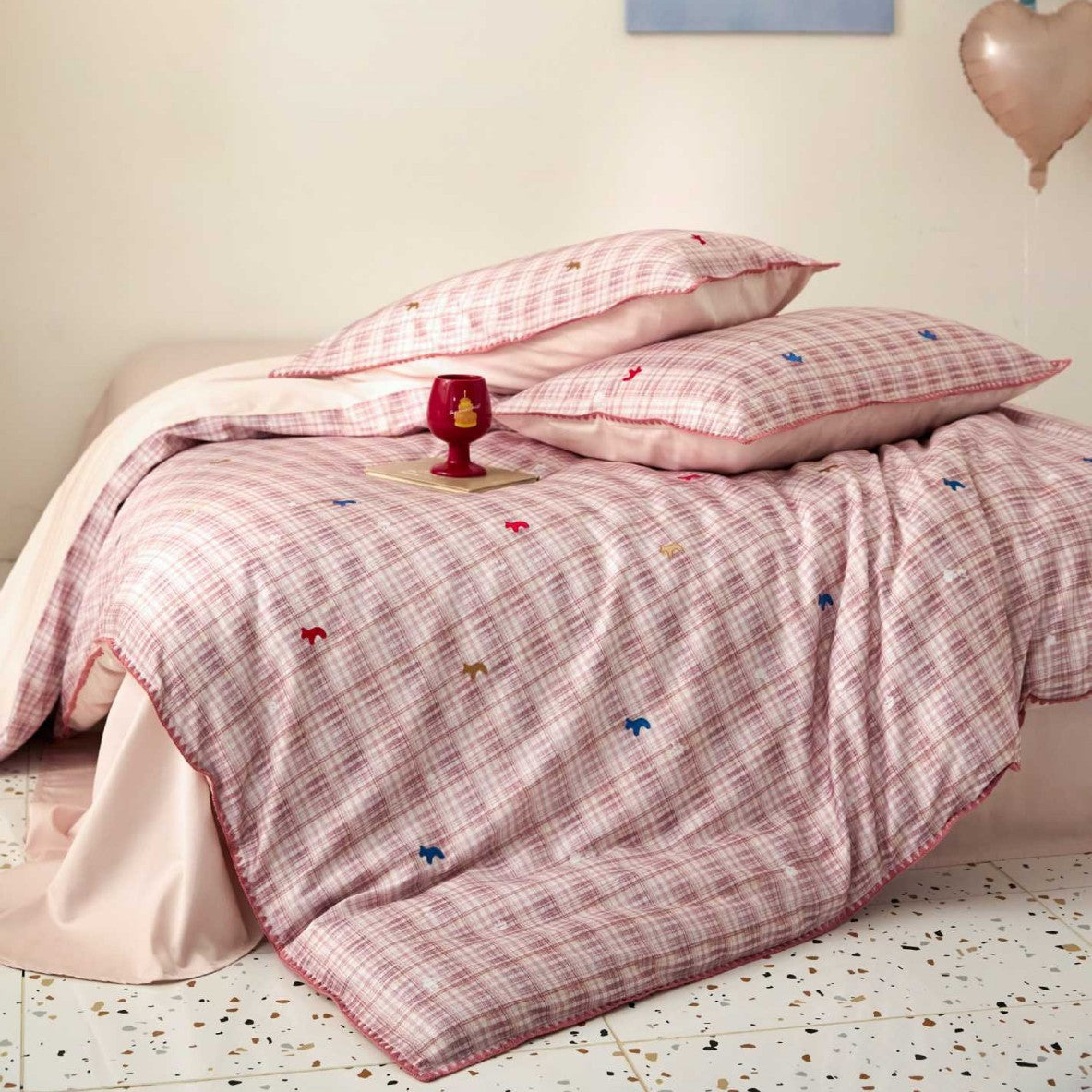 Checked cotton bedding set with delicate animal embroideries