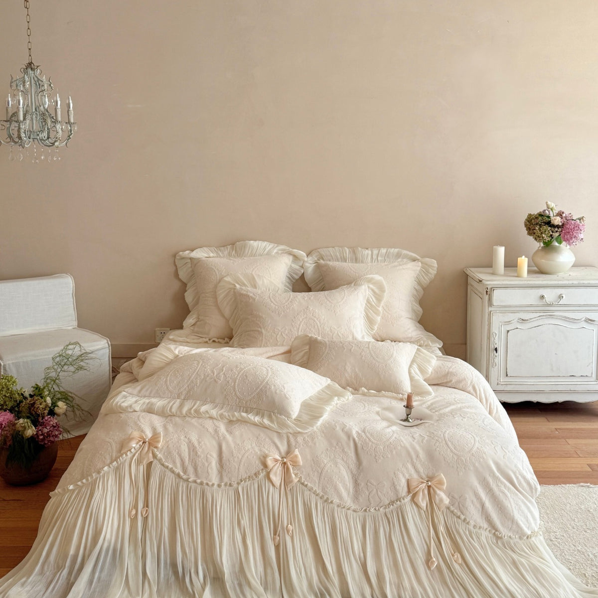 Romantic bedding set made of cotton satin with quilted duvet cover, decorative ruffled trim and bow appliqués