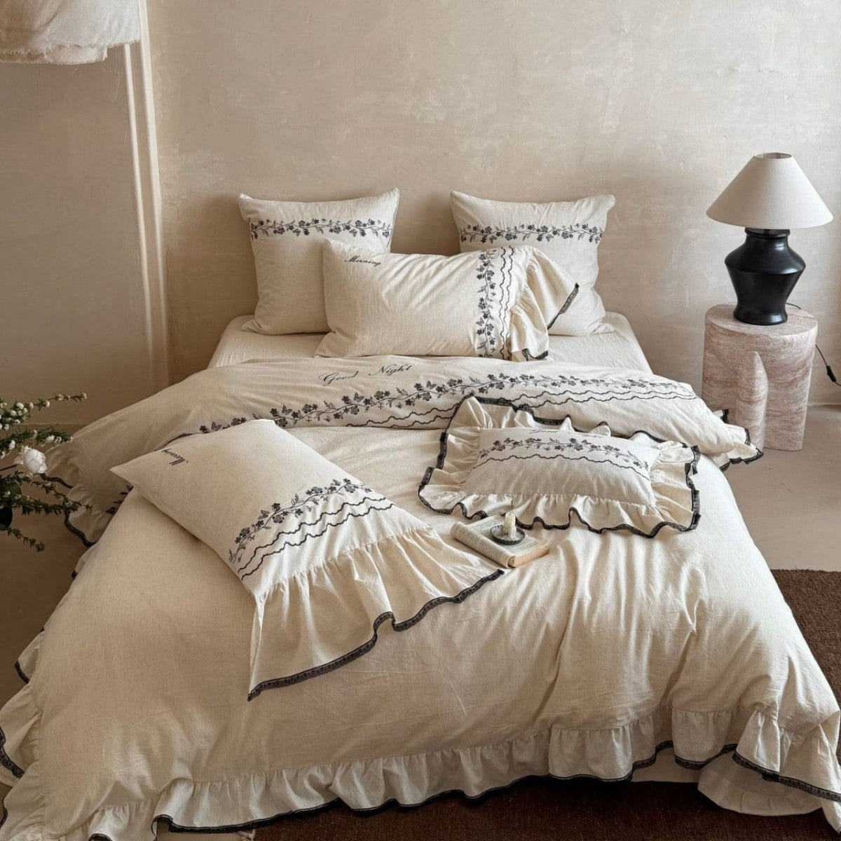 Bedding set with embroidered ruffles and linen look