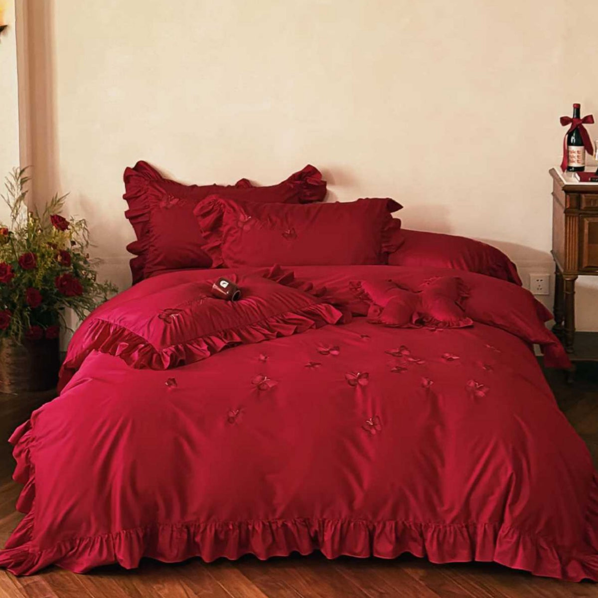 Extravagant bedding set with ruffled trim and 3D bow appliqués