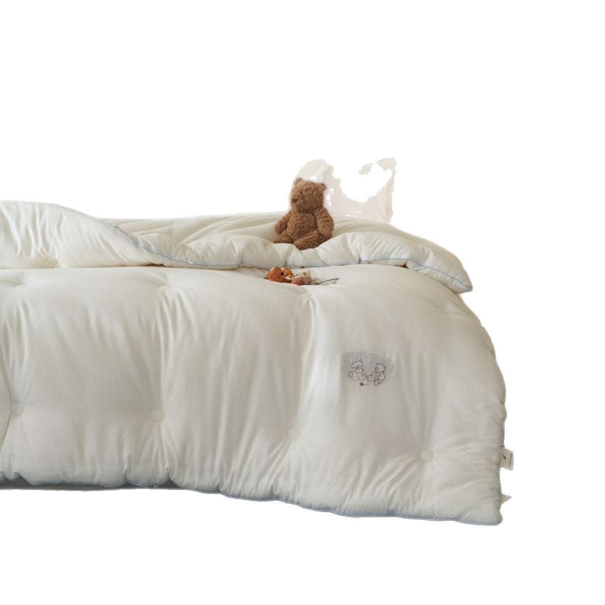 Children's quilt with teddy embroidery and breathable all-season filling