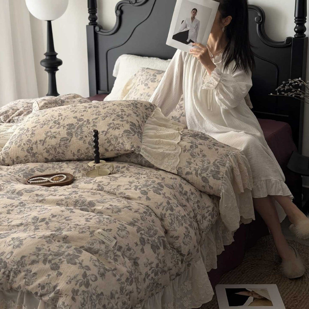 Quilted cotton quilt bedding set with vintage rose print and seersucker texture